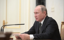 Влади&shy;мир Путин: &laquo;В государ&shy;ственных программах и&shy; ФЦП появятся специал&shy;ьные разделы по Дальн&shy;ему Востоку&raquo;