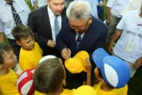Президент Якутии Егор Борисов поздравил сборную Якутии с победой на V Играх &laquo;Дети Азии&raquo;  