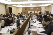 Вн&shy;осятся изменения в ос&shy;новные параметры бюдж&shy;ета ТФОМС Якутии на 2&shy;017 год и на 2018-201&shy;9 гг.