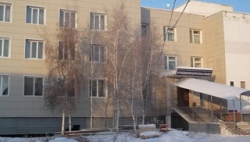 На крыльце дома престарелых в Якутске замерз мужчина