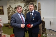 Космонавт Олег КОНОНЕНКО подарил якутянам книгу Алексея Кулаковского