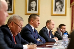 Юрий ТРУТНЕВ Александр ЖИРКОВ этиитин өйөөбүт
