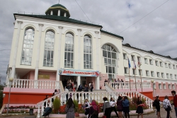 В День знаний глава города посетил Городскую классическую гимназию