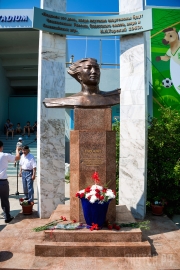В Якутске установлен бюст организатору физкультурного и спортивного движения в Якутии НиколаюТарскому