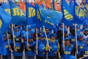 Гаврил ПАРАХИН возглавил колонну ЛДПР на Первомайском параде
