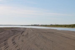 Частично подтоплена взлетно-посадочная полоса аэропорта Зырянка