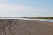 Частично подтоплена взлетно-посадочная полоса аэропорта Зырянка