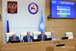 Ил Тумэн утвердил перечень из 11 поручений Счётной палате Якутии