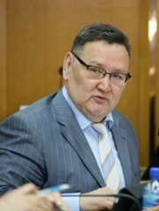 Виктор ФЕДОРОВ бросил камень в огород бывших коллег