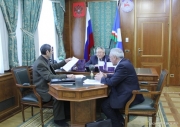 Глава Якутии обсудил приоритетные вопросы с главами двух наслегов Верхневилюйского улуса